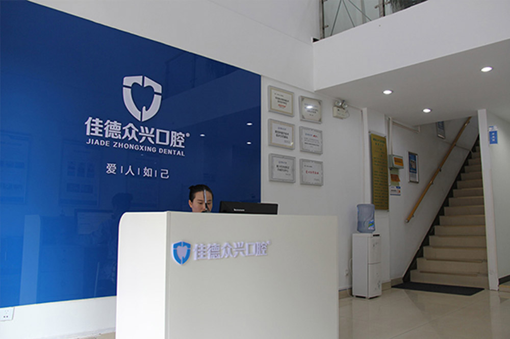 肥西烤瓷牙的价格贵不贵呢？