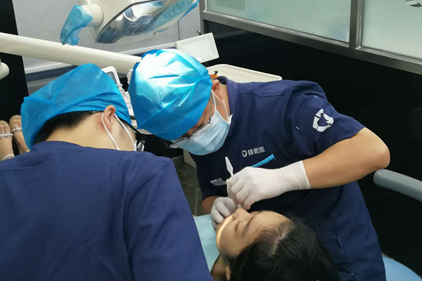 牙龈萎缩怎么办？
